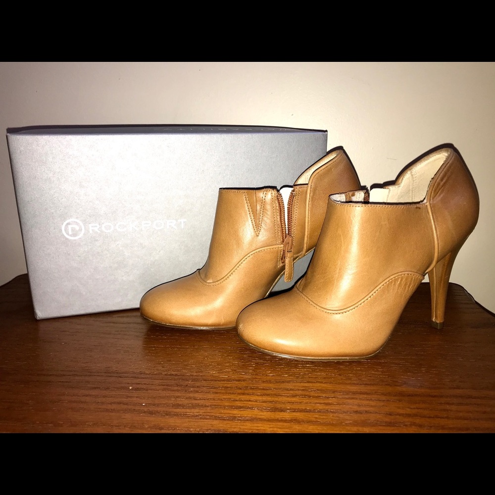 NIB Rockport size 6 tan leather booties